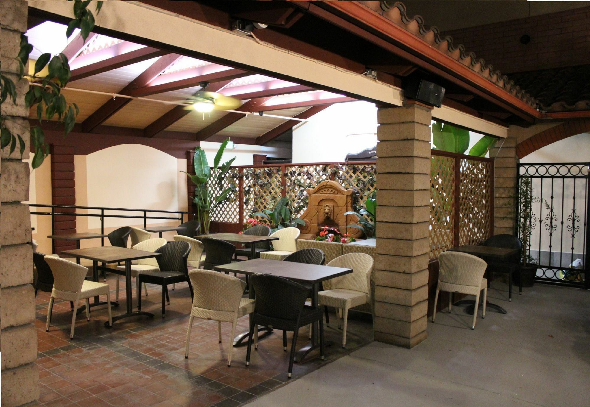 Alhambra Hotel Exterior foto